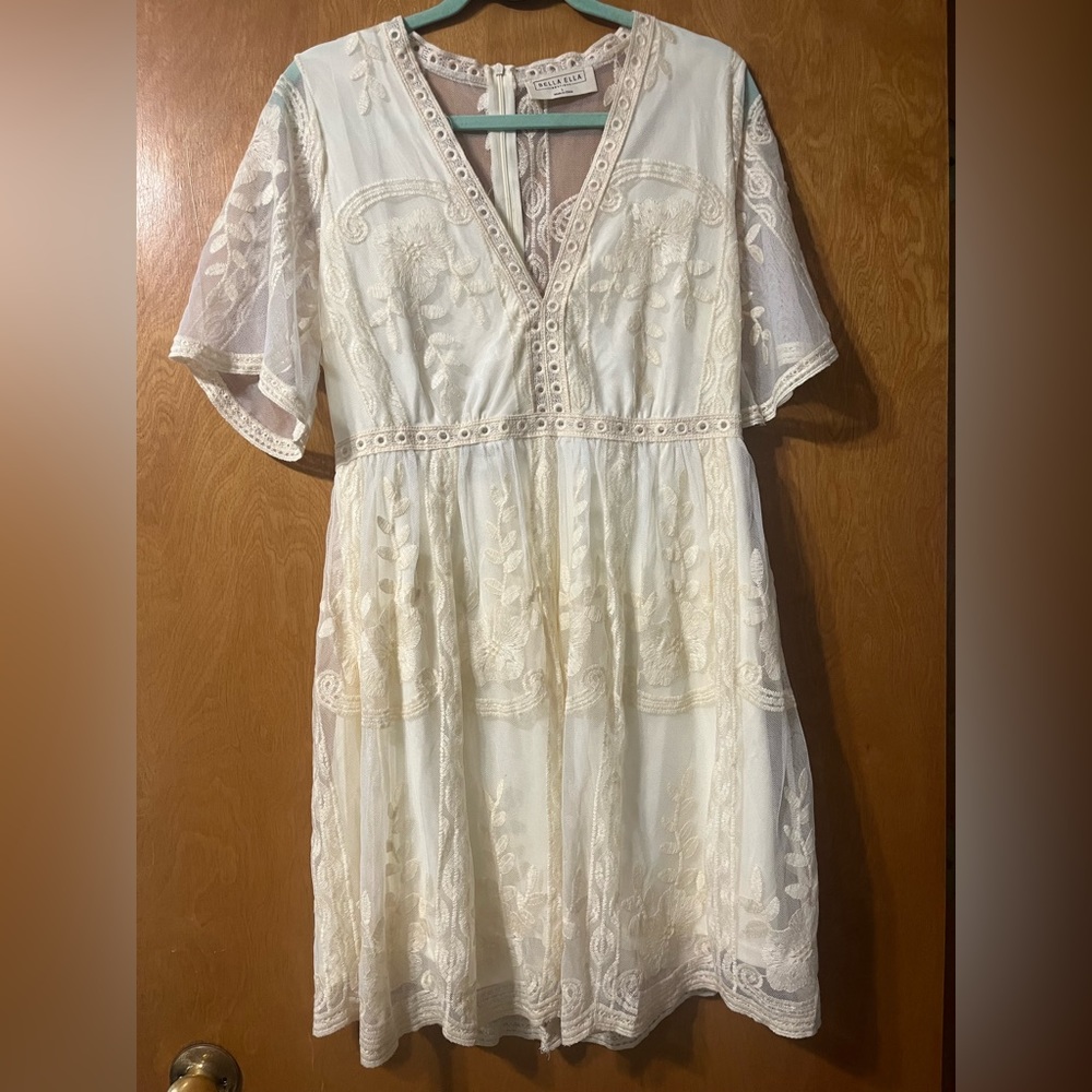 Bella Ella Boutique. Size Large. Ivory